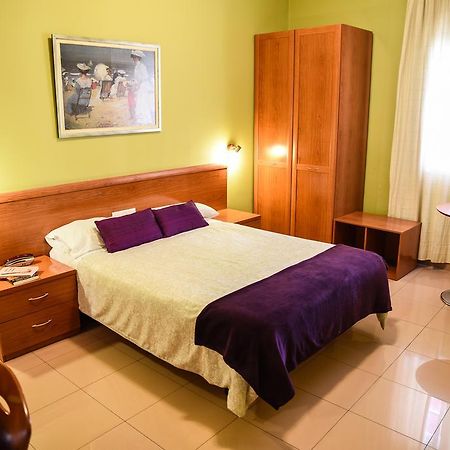 Hotel Dora Plasencia Εξωτερικό φωτογραφία