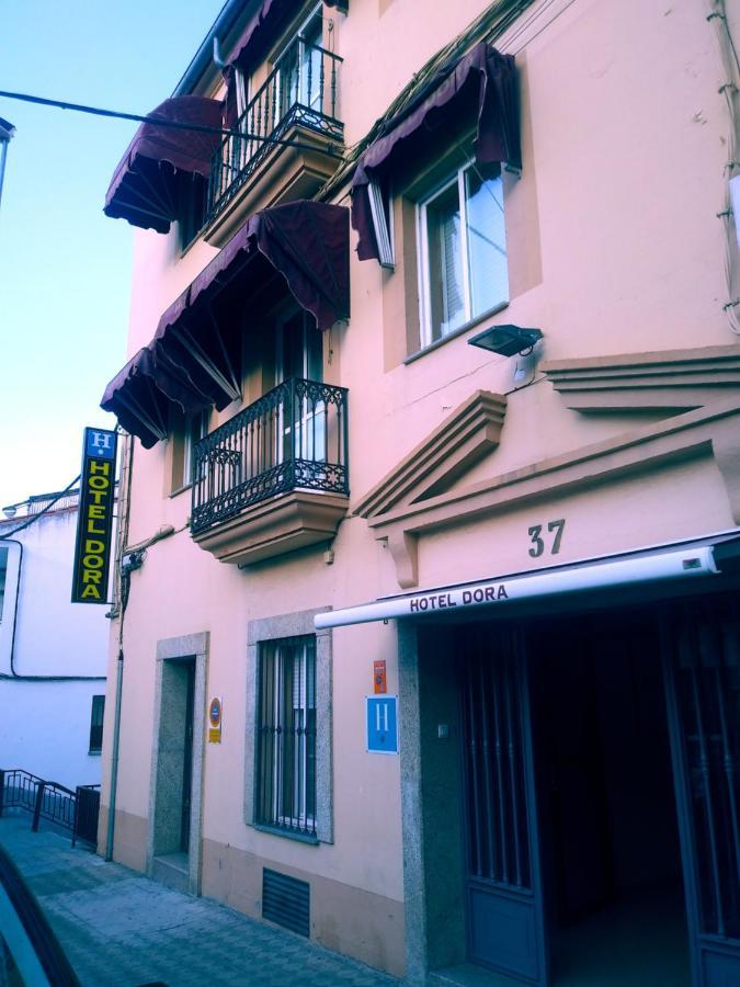 Hotel Dora Plasencia Εξωτερικό φωτογραφία