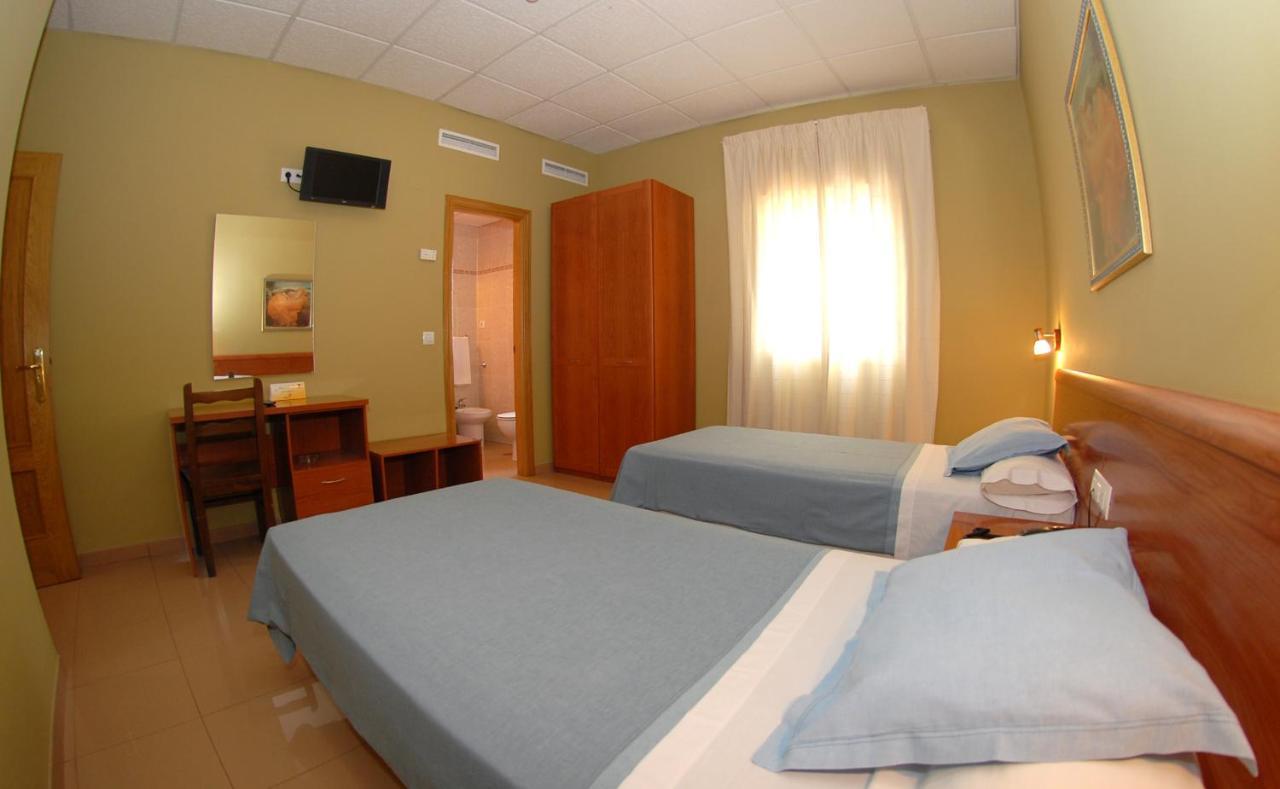 Hotel Dora Plasencia Εξωτερικό φωτογραφία