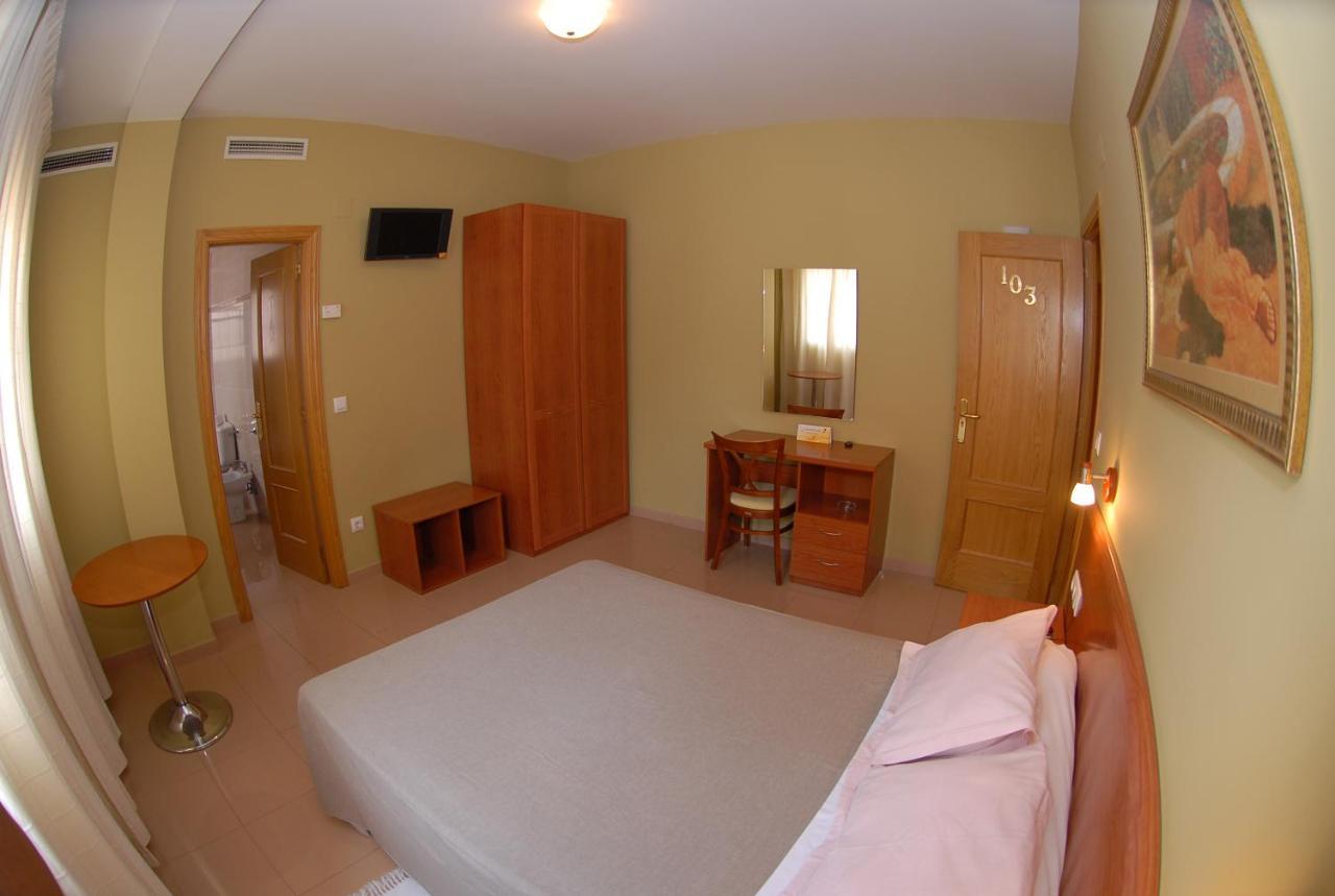 Hotel Dora Plasencia Εξωτερικό φωτογραφία