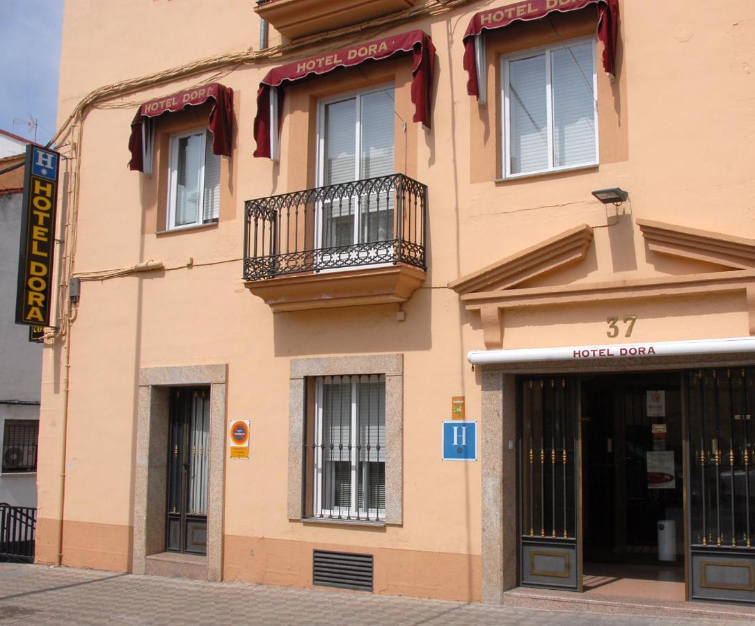 Hotel Dora Plasencia Εξωτερικό φωτογραφία