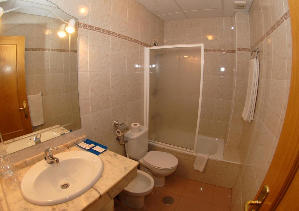 Hotel Dora Plasencia Εξωτερικό φωτογραφία
