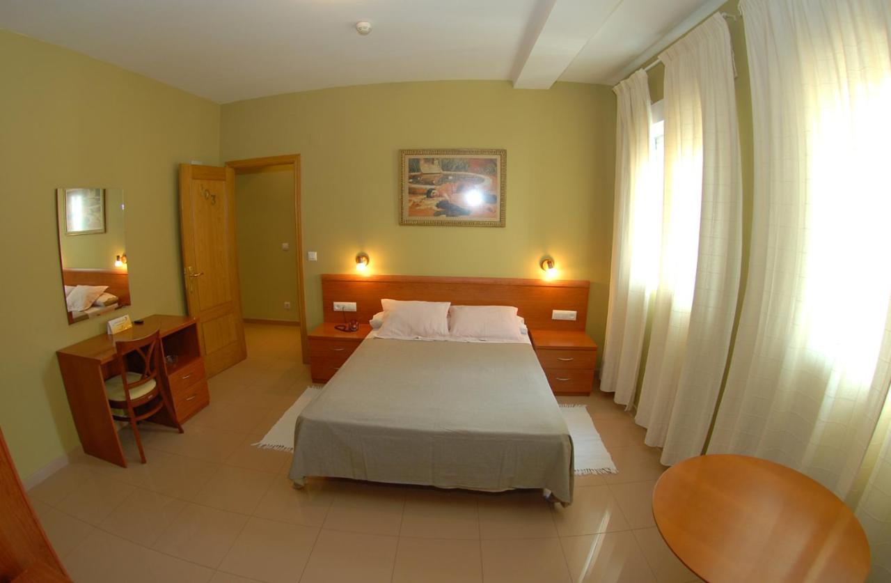 Hotel Dora Plasencia Εξωτερικό φωτογραφία