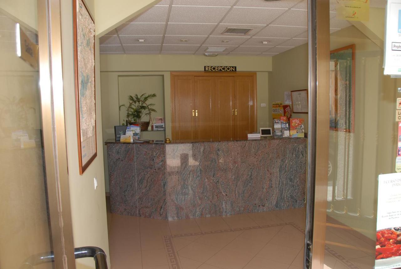 Hotel Dora Plasencia Εξωτερικό φωτογραφία