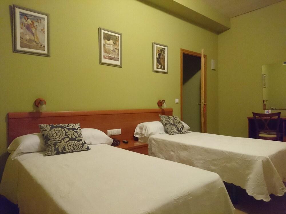 Hotel Dora Plasencia Εξωτερικό φωτογραφία