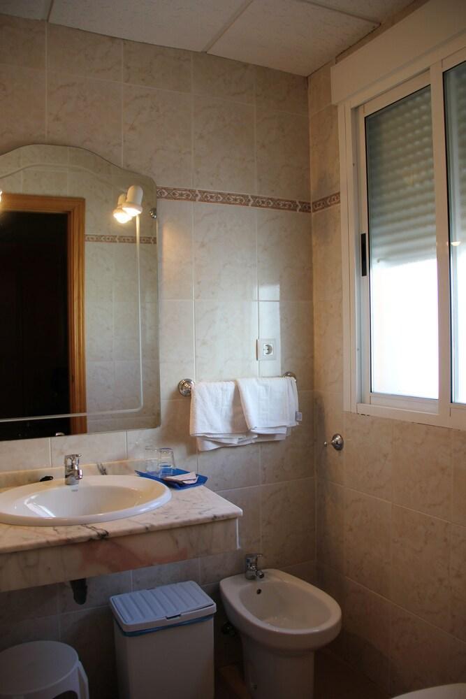 Hotel Dora Plasencia Εξωτερικό φωτογραφία