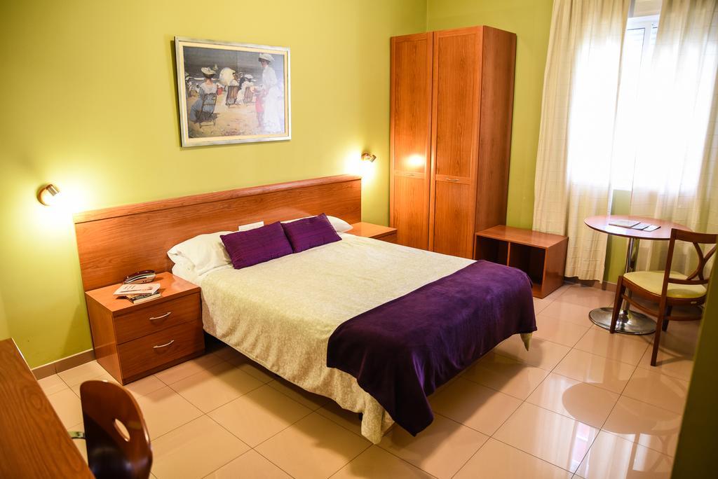 Hotel Dora Plasencia Εξωτερικό φωτογραφία