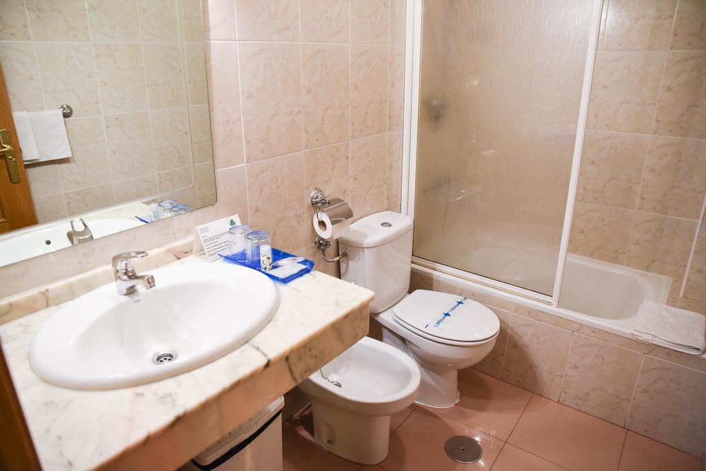 Hotel Dora Plasencia Εξωτερικό φωτογραφία