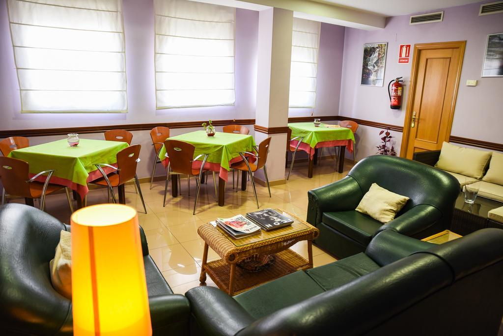 Hotel Dora Plasencia Εξωτερικό φωτογραφία
