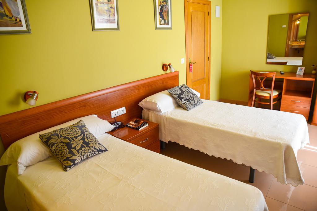 Hotel Dora Plasencia Εξωτερικό φωτογραφία