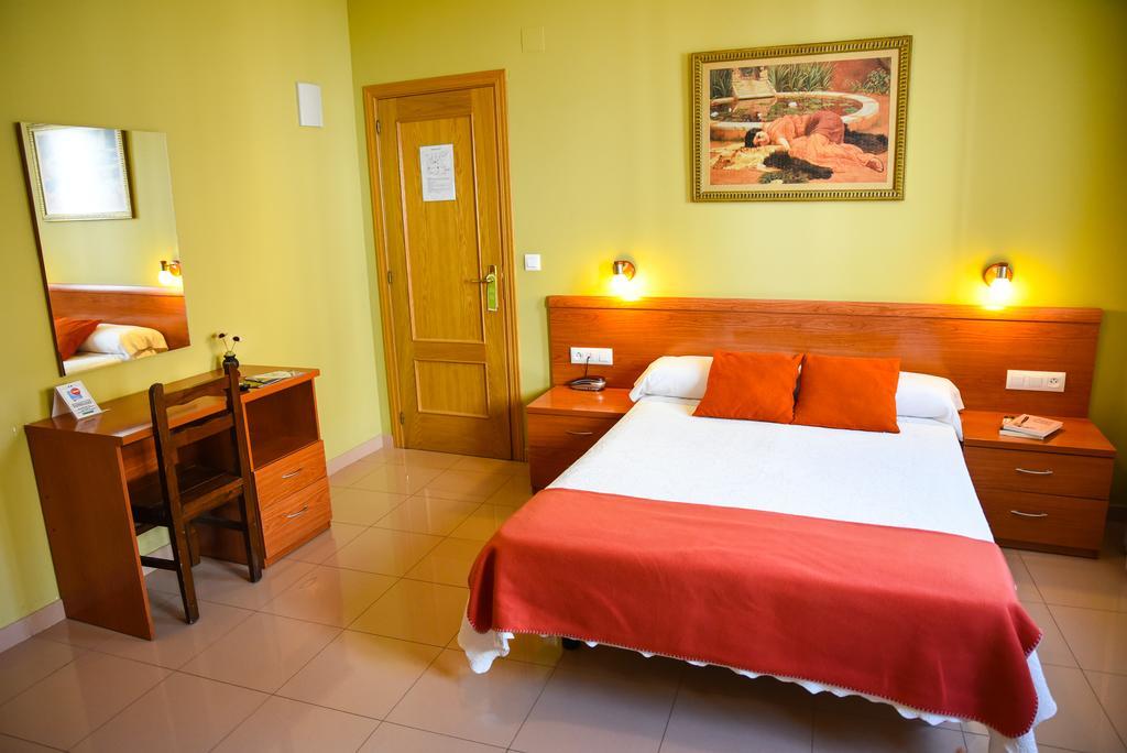 Hotel Dora Plasencia Εξωτερικό φωτογραφία