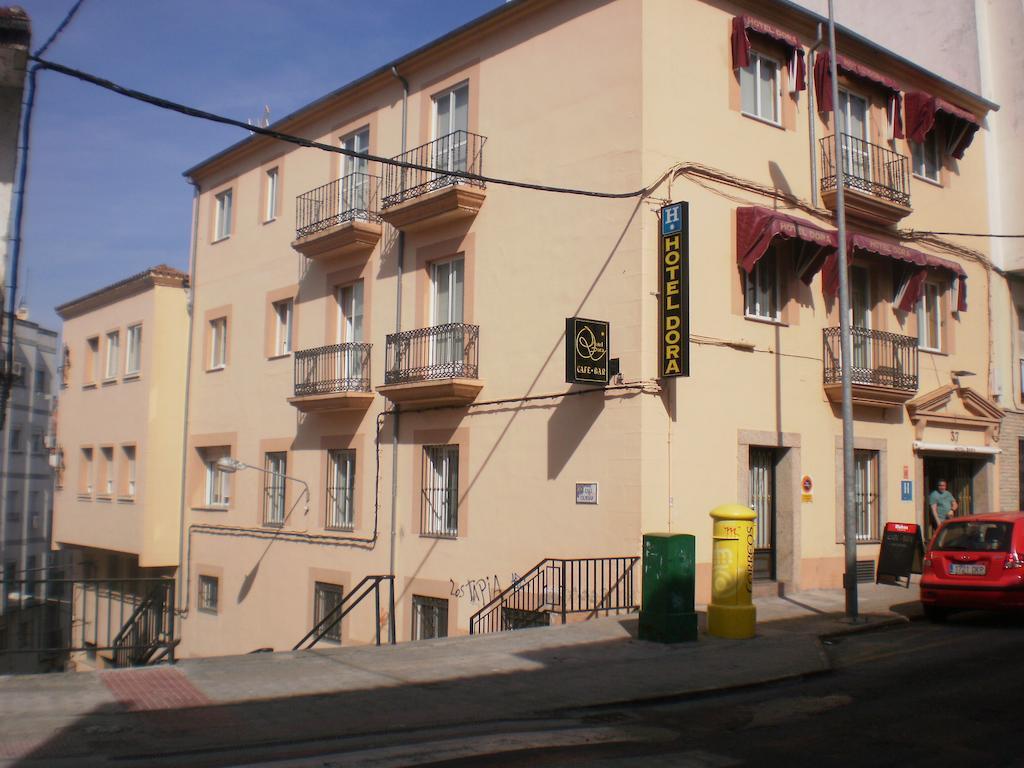 Hotel Dora Plasencia Εξωτερικό φωτογραφία