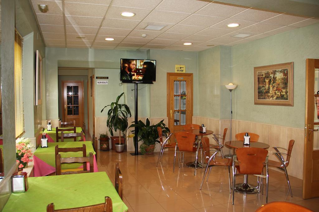 Hotel Dora Plasencia Εξωτερικό φωτογραφία