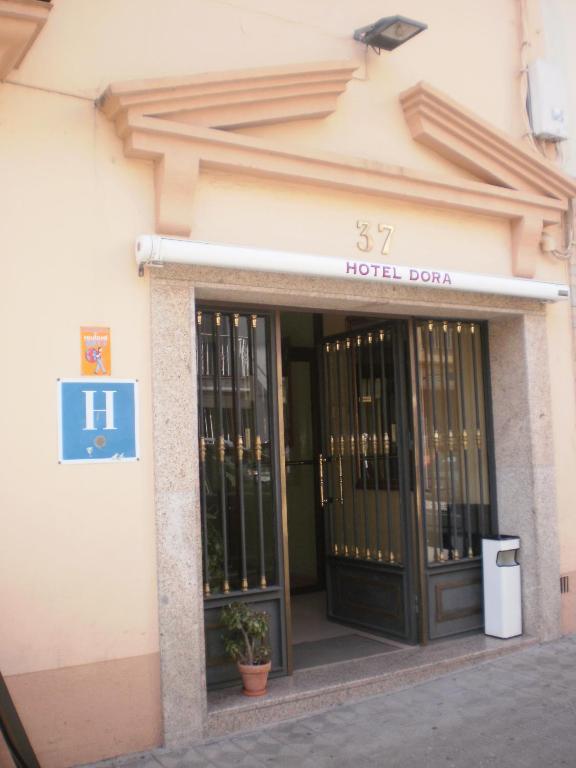 Hotel Dora Plasencia Εξωτερικό φωτογραφία