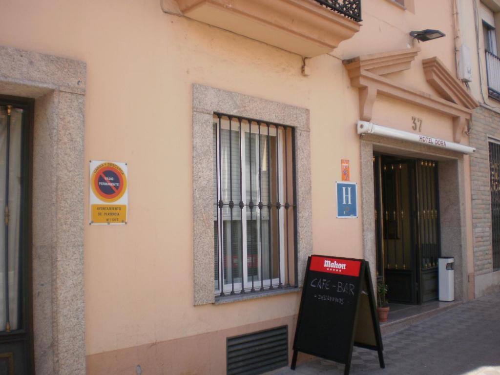 Hotel Dora Plasencia Εξωτερικό φωτογραφία