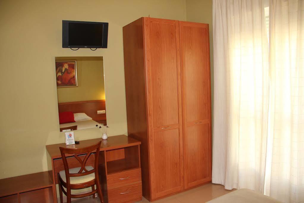 Hotel Dora Plasencia Εξωτερικό φωτογραφία