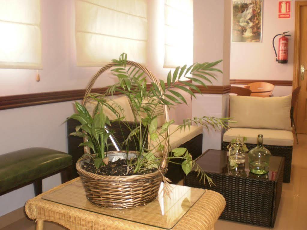 Hotel Dora Plasencia Εξωτερικό φωτογραφία