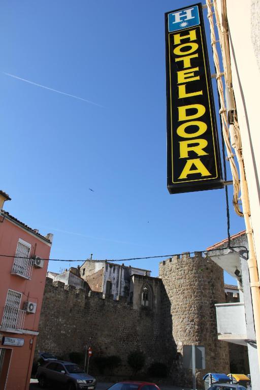 Hotel Dora Plasencia Εξωτερικό φωτογραφία