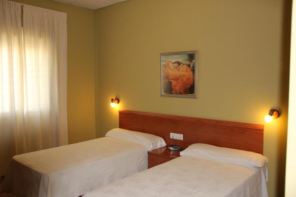 Hotel Dora Plasencia Εξωτερικό φωτογραφία