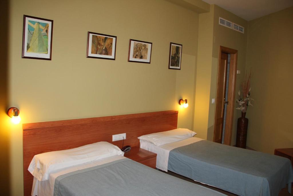 Hotel Dora Plasencia Εξωτερικό φωτογραφία