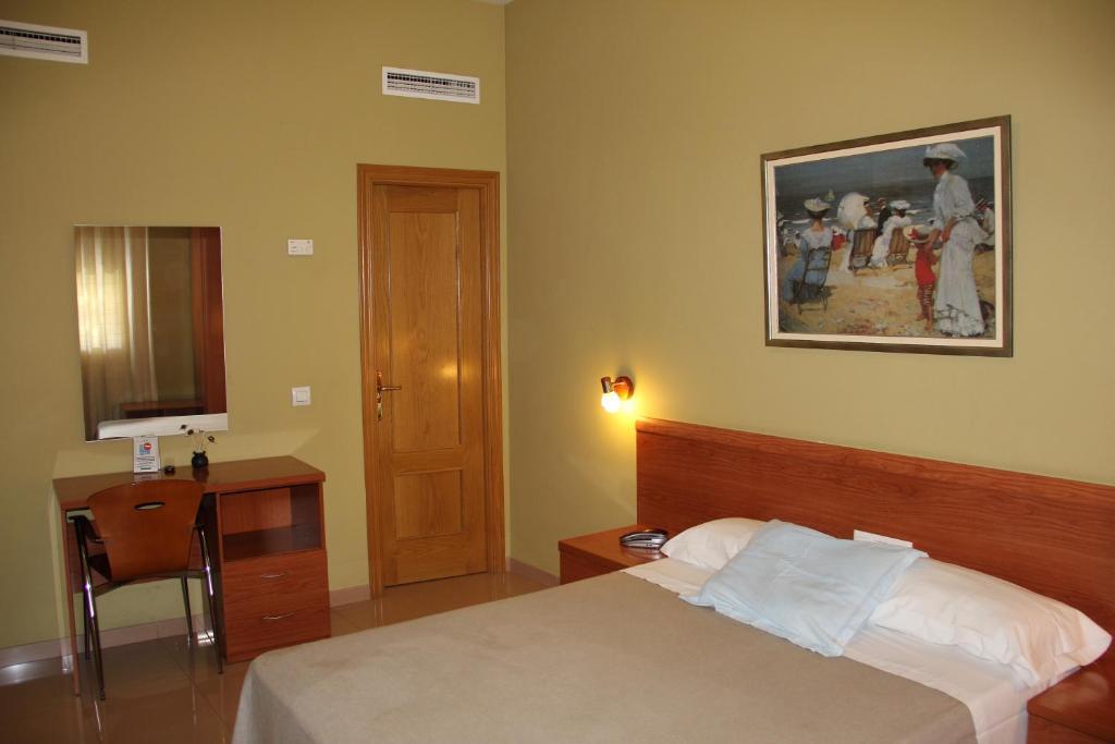 Hotel Dora Plasencia Εξωτερικό φωτογραφία