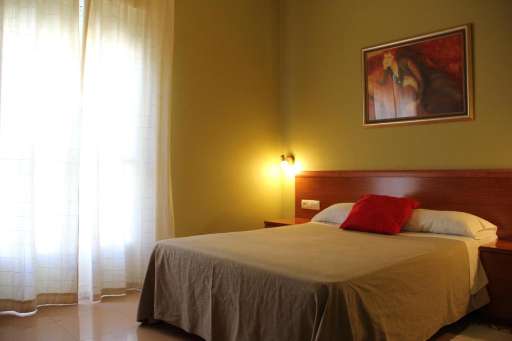 Hotel Dora Plasencia Εξωτερικό φωτογραφία